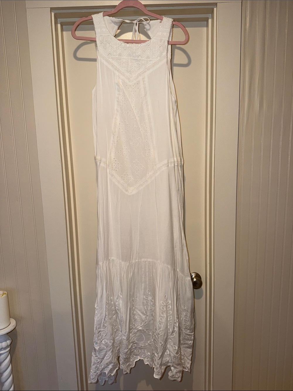Sleeveless White Lace Embroidered Maxi Dress
